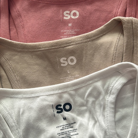 3 blouses - Picture 4 of 4